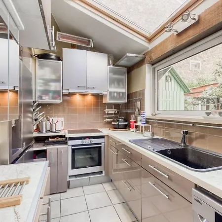 Apartment De Caractere Avec Jardinet Privatif A 1 Min Metro 1, Paris, Disneyland Vincennes