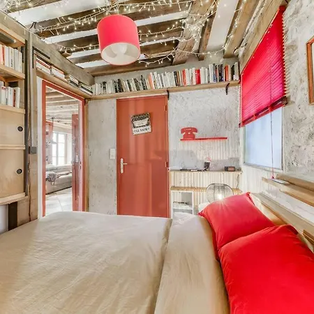 De Caractere Avec Jardinet Privatif A 1 Min Metro 1, Paris, Disneyland Apartment Vincennes