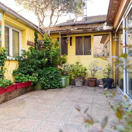 De Caractere Avec Jardinet Privatif A 1 Min Metro 1, Paris, Disneyland Apartment Vincennes
