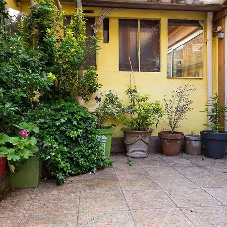 De Caractere Avec Jardinet Privatif A 1 Min Metro 1, Paris, Disneyland Apartment Vincennes