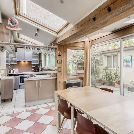 Apartment De Caractere Avec Jardinet Privatif A 1 Min Metro 1, Paris, Disneyland *